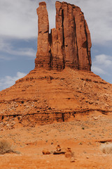 Fototapeta na wymiar Les buttes populaires de la réserve des Navajos à Monument Valley