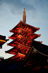 Fototapeta premium The spectacular Buddhist temple of Sensoji in Asakusa illuminated in the evening. Consisting of 5 floors is the second largest It is located in Tokyo Japan.