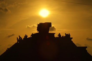 Obraz premium silhouette of castle at sunset