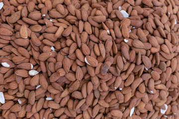 frische geröstete mandeln mit schale