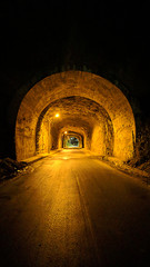 Fototapeta na wymiar Tunel iluminado