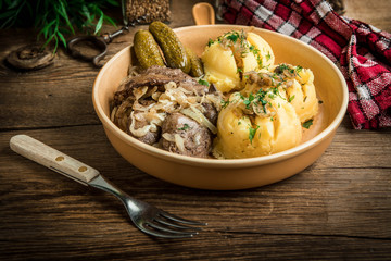 Fried chicken liver with onion served with mashed potatoes and pickled cucumber.