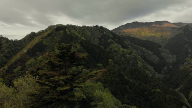 山間風景ドローン空撮
