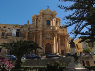 Noto – Church of San Domenico convex facade in baroque style 