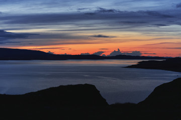 Fototapeta na wymiar Sunset over the ocean and mountains on the Isle of Skye