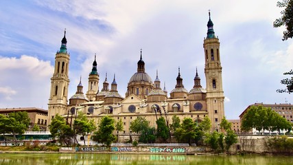 Fototapeta na wymiar Kathedrale von Zaragoza