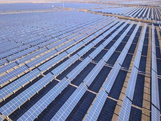 Solar photovoltaic panels and solar photovoltaic power generation systems