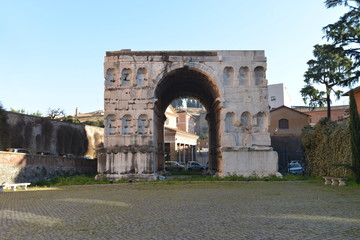 Fototapeta na wymiar Arco di Giano Roma