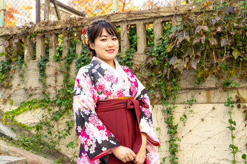 小振袖と袴姿の女性