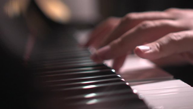 hands playing piano