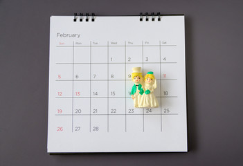 Miniature married couple on the calendar. concept for wedding & valentine Day.