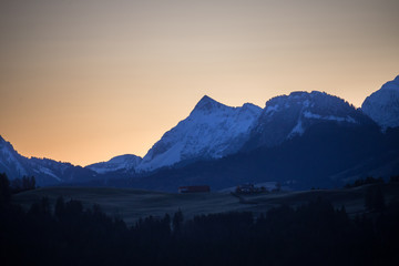 Sonnenaufgang in den Alpen - Schweiz