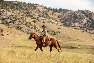 horseback riding in mountains