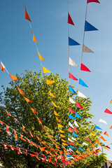 Farbige Fähnchendekoration in Hilversum, Niederlande