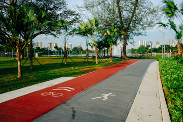Obraz premium KUALA LUMPUR, MALAYSIA - JANUARY 10TH, 2020. Landscape Design at Taman Tasik Titiwangsa