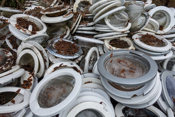 ELEKTROSCHROTT . ELECTRONIC WASTE