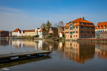 Fototapeta na wymiar Häuser im Hafen von Glückstadt, Schleswig-Holstein