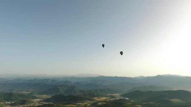 Globos aerost&aacute;ticos en el cielo