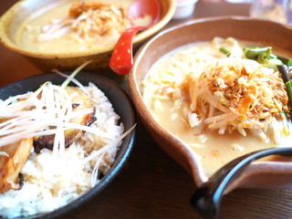 食べ物　ラーメン　蓮華