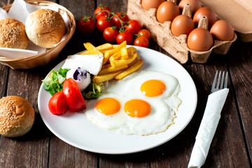 Simple but tasty food for a good meal, fried eggs