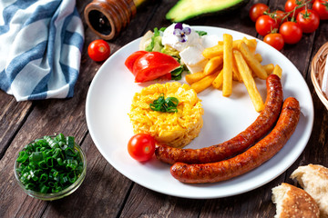 Highly nutritive breakfast dish with scrambled eggs and sausage