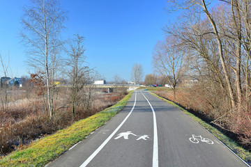 Walking and cycle path at the banks of the Kamienica river in Nowy Sacz, Poland © Jurek Adamski