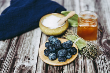 Ingrédients pour préparer une sauce sucré salée aux myrtilles