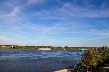 Fototapeta na wymiar ship on the Volga river near the Spit of Yaroslavl