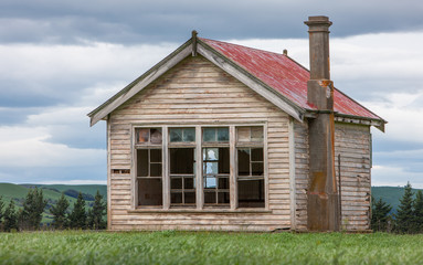 Abandoned wooden schoolbuilding. Blackmount road. Invercargill. South Island. New Zealand. Historic building.