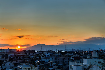 丹沢山地が見える横浜郊外の夕景