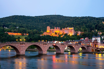 Fototapeta na wymiar Ausblick auf das Schloss und die Alte Brücke, Heidelberg, Deutschland 
