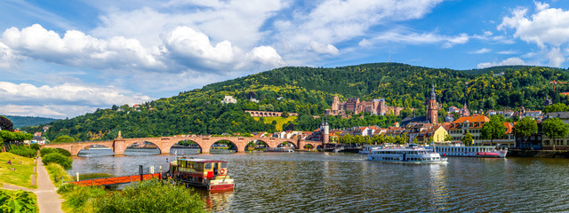 Ausblick auf das Schloss und die Alte Brücke, Heidelberg, Deutschland  © Sina Ettmer