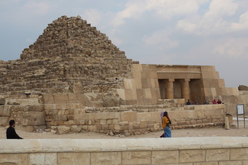 temple and pyramid of egypt