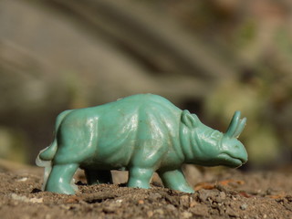 Rinoceronte de plástico.