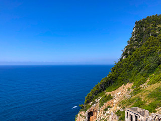 Fototapeta na wymiar Portovenere cliff with blue sky and sea