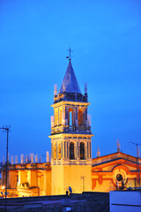 Obraz premium Iglesia de Santa Ana en Triana por la noche, Sevilla, España