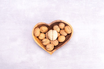 Walnuts love healthy brain foods. The shape of the human brain is surrounded by walnut kernels in the shape of a heart