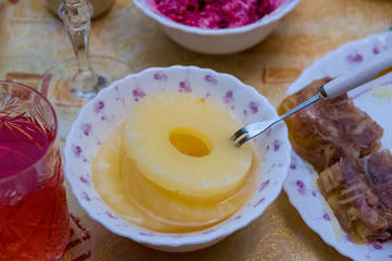 pineapple rings in a plate on the table