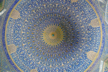 Breathtaking ceiling decorated with colorful tiles in interior of Imam Mosque at Naghsh-e Jahan Square　in Isfahan, Iran