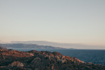 Fototapeta na wymiar sea bay with rocks at sunrise