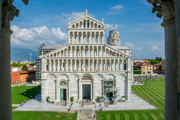 Obraz premium Pisa Cathedral seen from the San Giovanni Baptistery, the Leaning Tower of Pisa, Piazza del Duomo, Tuscany, Italy