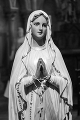 Sainte Vierge Marie statue - obrazy, fototapety, plakaty