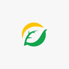 Fototapeta premium Leaf logo design. Green leaf circle sign symbol. Natural bio illustration. Leaf and circle vector icons.