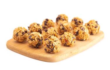 Peanut Butter and Oatmeal Energy Balls with Chocolate Chips Sweetened with Honey