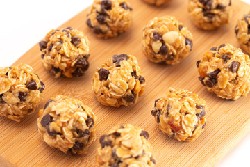 Peanut Butter and Oatmeal Energy Balls with Chocolate Chips Sweetened with Honey