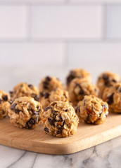 Peanut Butter and Oatmeal Energy Balls with Chocolate Chips Sweetened with Honey
