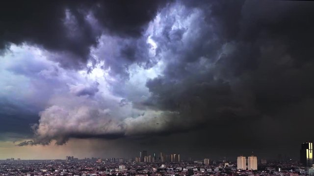 Unbelievable time lapse footage of the storm building up just before a major flood in Jakarta, Indonesia.