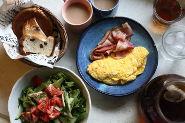 オムレツの朝食