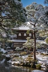 Fototapeta premium 京都 銀閣寺の冬と雪景色