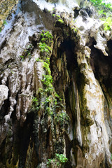バトゥー洞窟の岩場